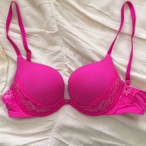 Victoria Secret bra (push up/pigeonnant)